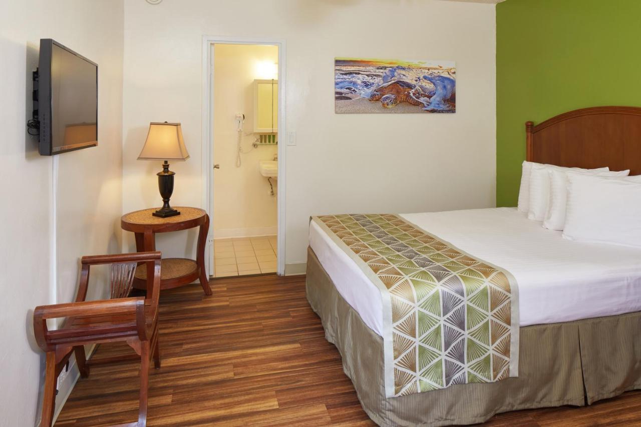 | Pacific Marina Inn