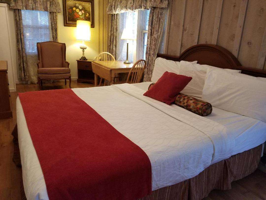 One-Bedroom Cottage at Nevada City Inn