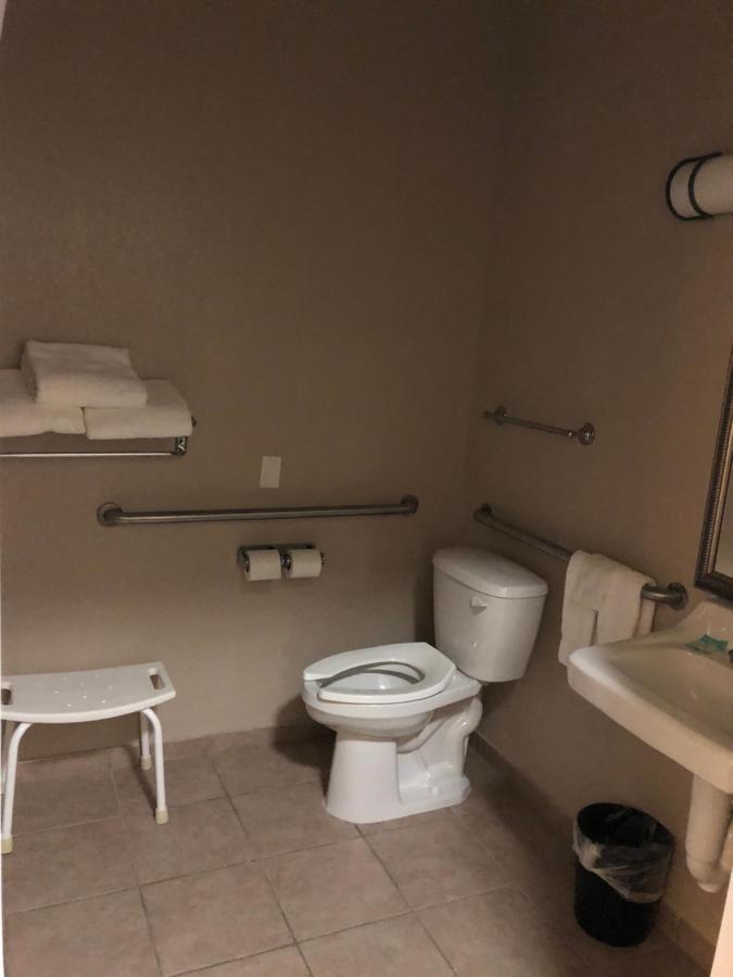 | Americas Best Value Inn - Gun Barrel City
