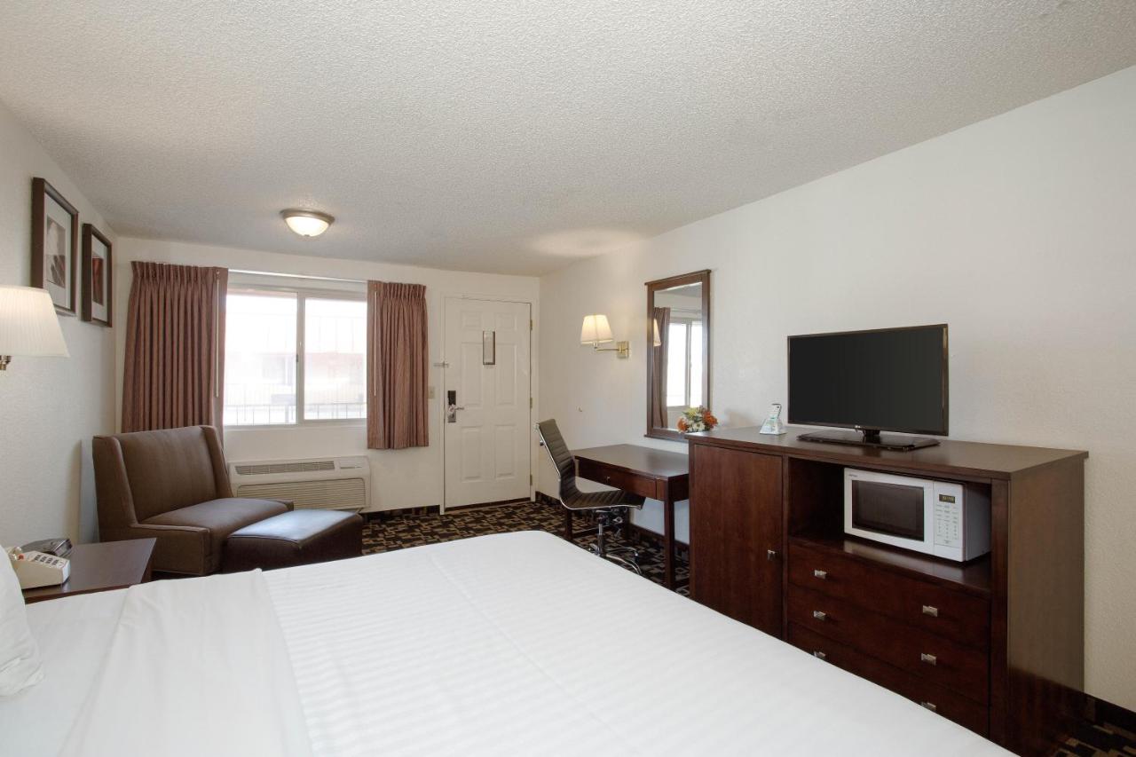 King Room - Non-Smoking at MorningGlory Inn & Suites