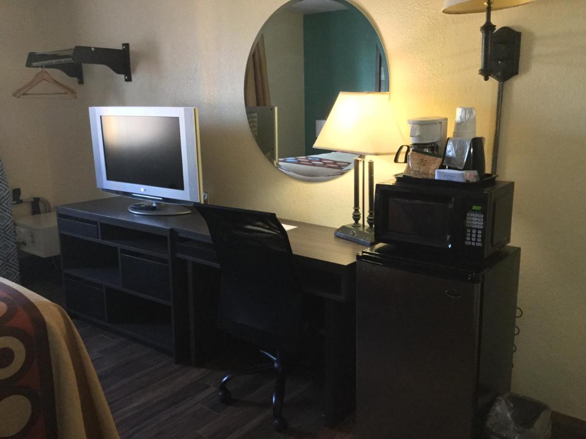 King Room - Non-Smoking at Super 8 by Wyndham Clearwater/St. Petersburg Airport