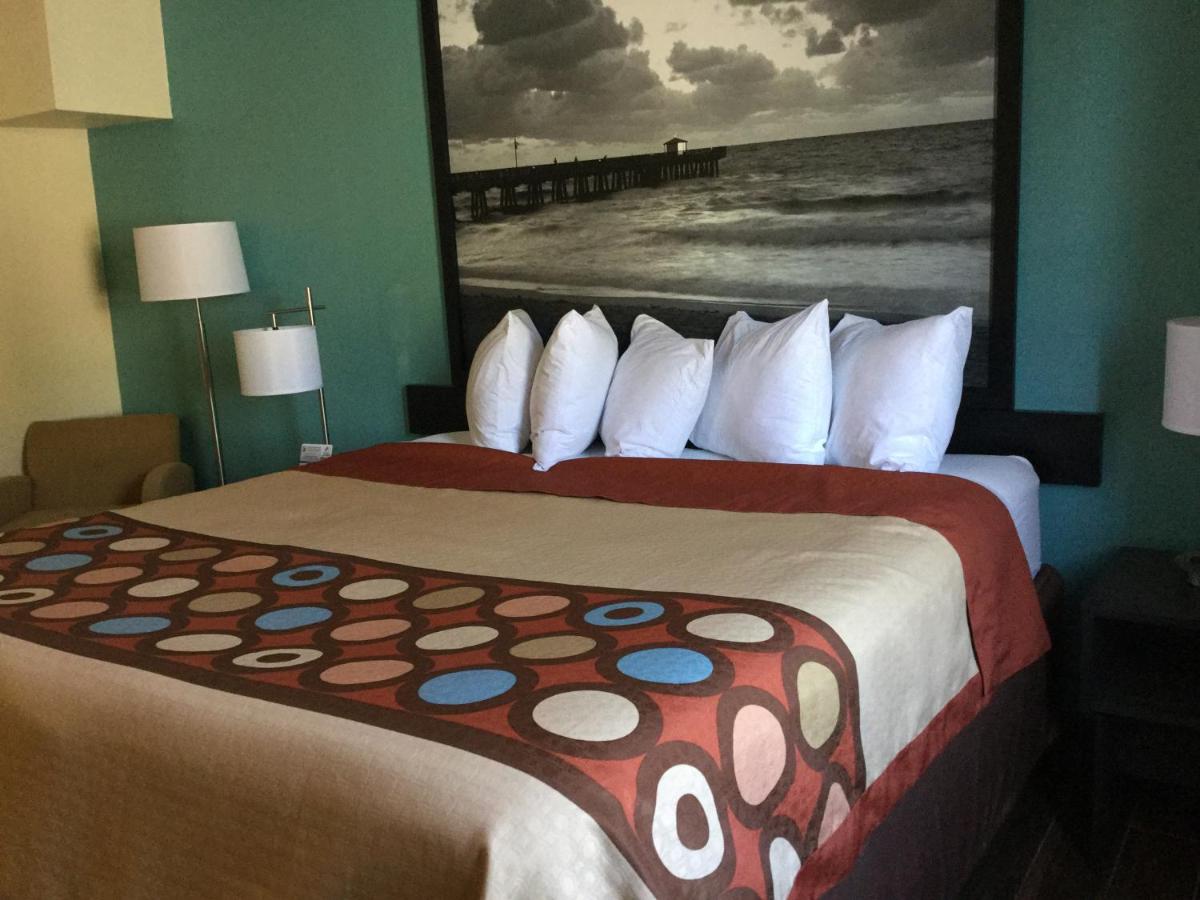 King Room - Non-Smoking at Super 8 by Wyndham Clearwater/St. Petersburg Airport