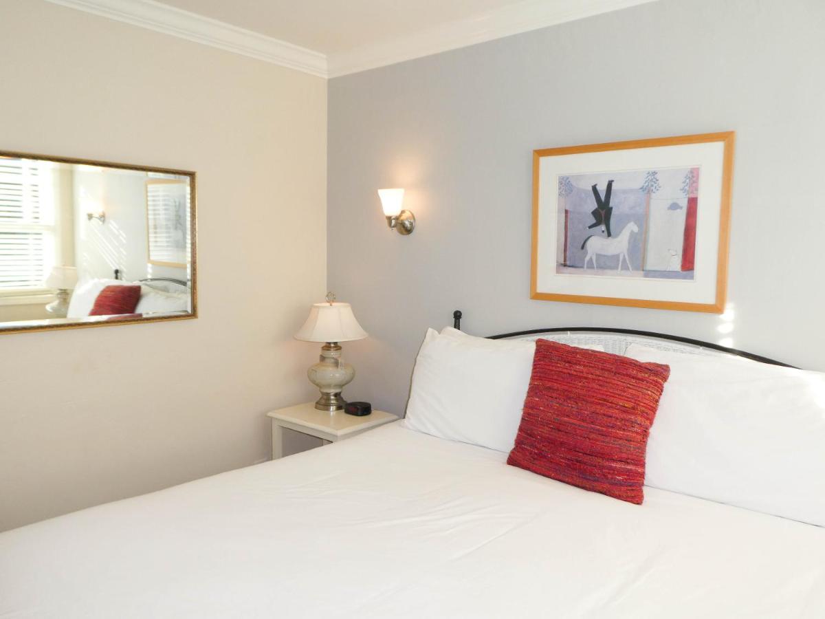 | Briarwood Inn
