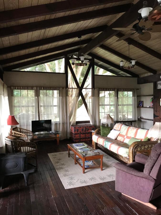 | Hale Maluhia Country Inn