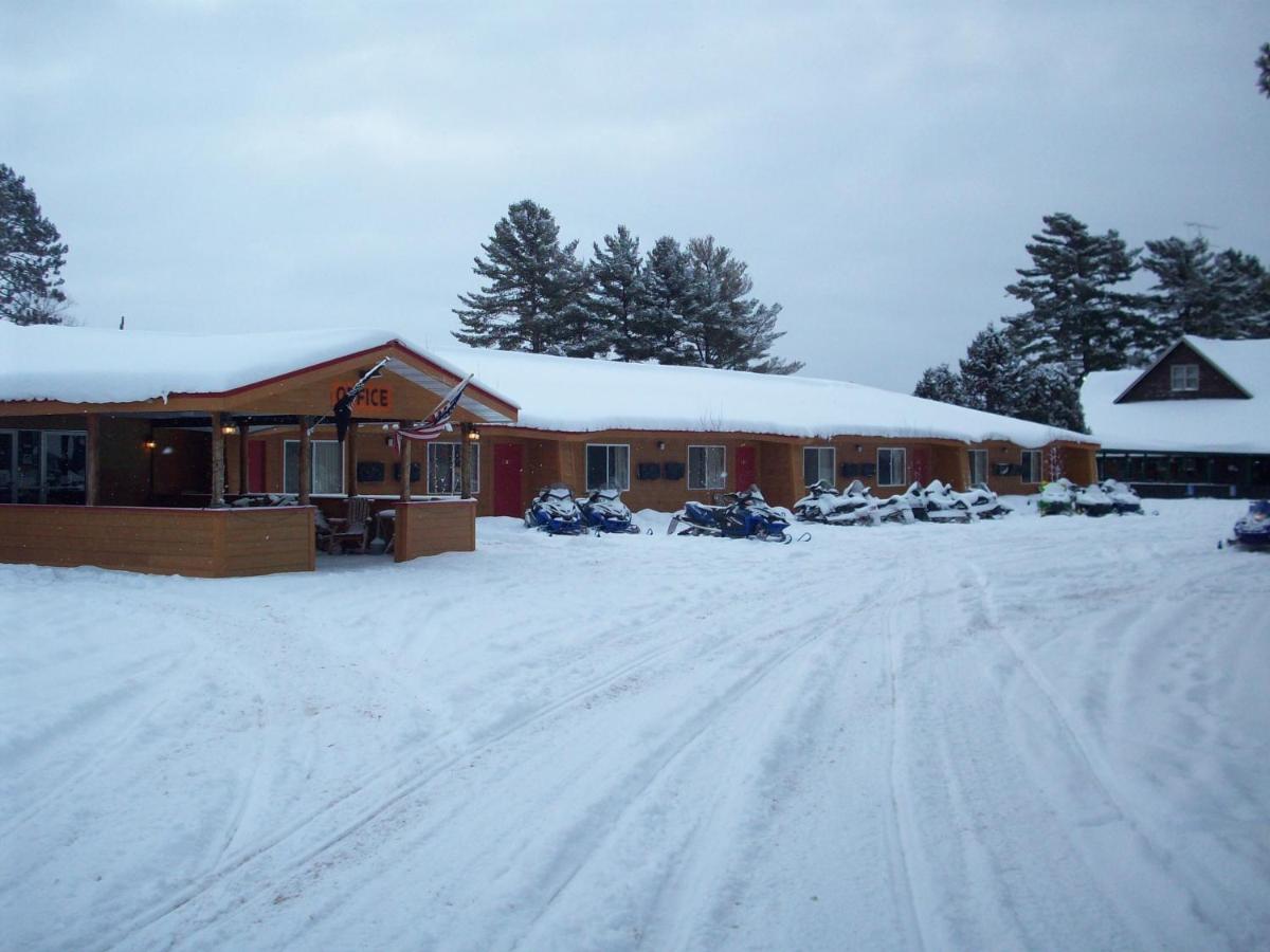 | Hiawatha Lodge Inn