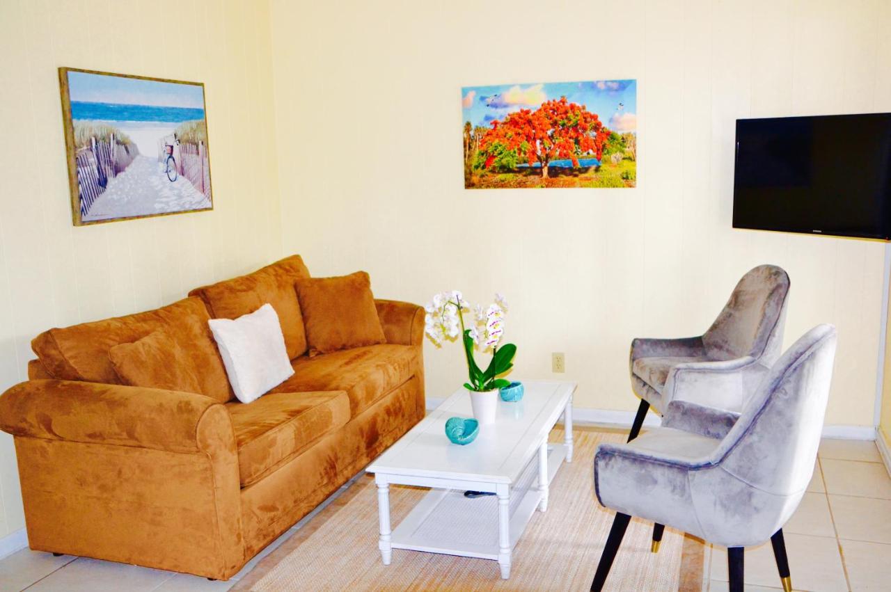 | Sea Turtle Inn