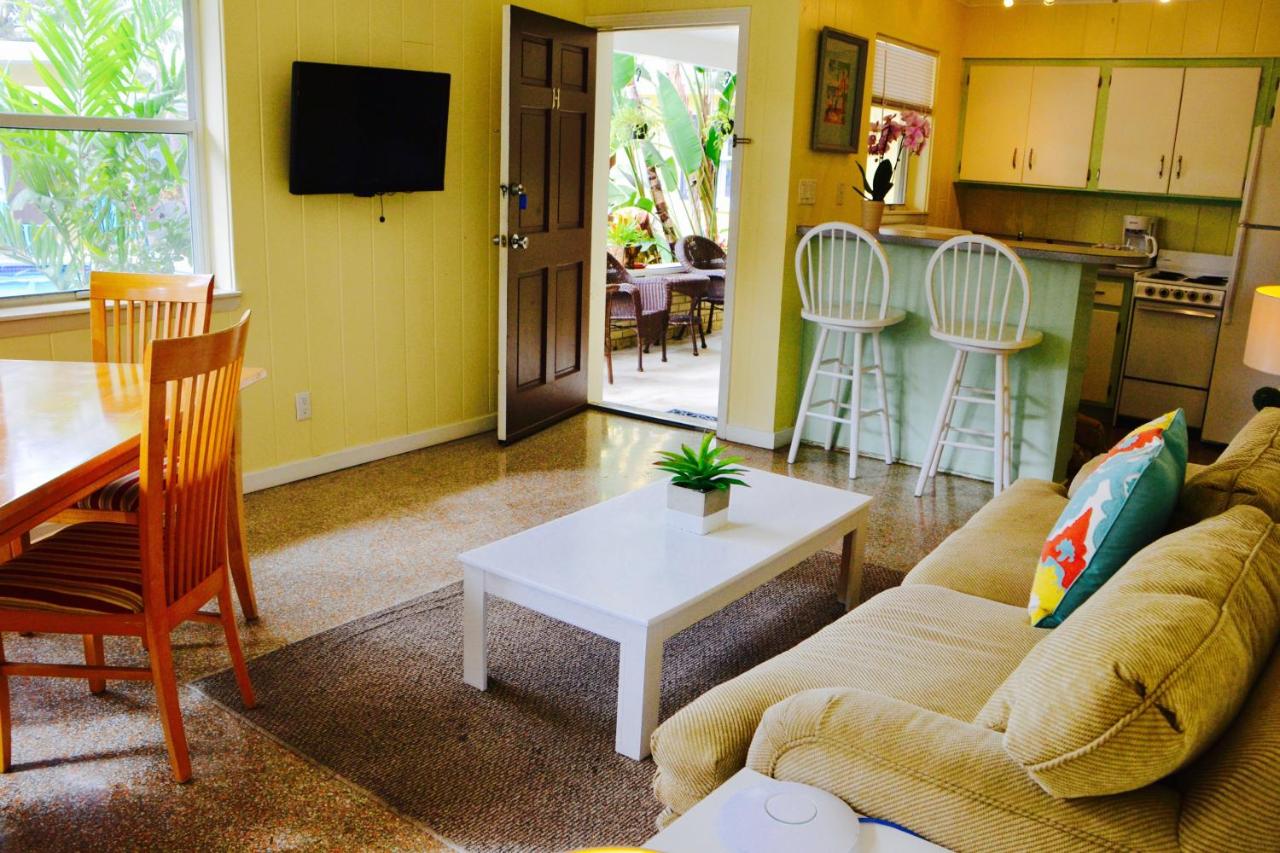 | Sea Turtle Inn