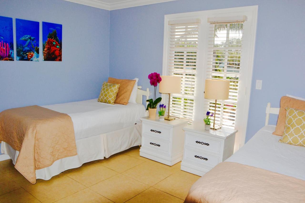 | Sea Turtle Inn
