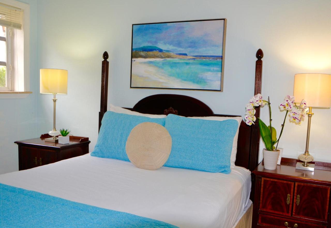 | Sea Turtle Inn