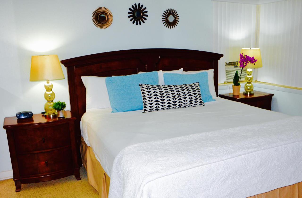 | Sea Turtle Inn