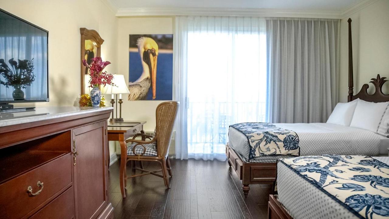 Deluxe Double/Double Room Lake view with Balcony at Inn at Pelican Bay