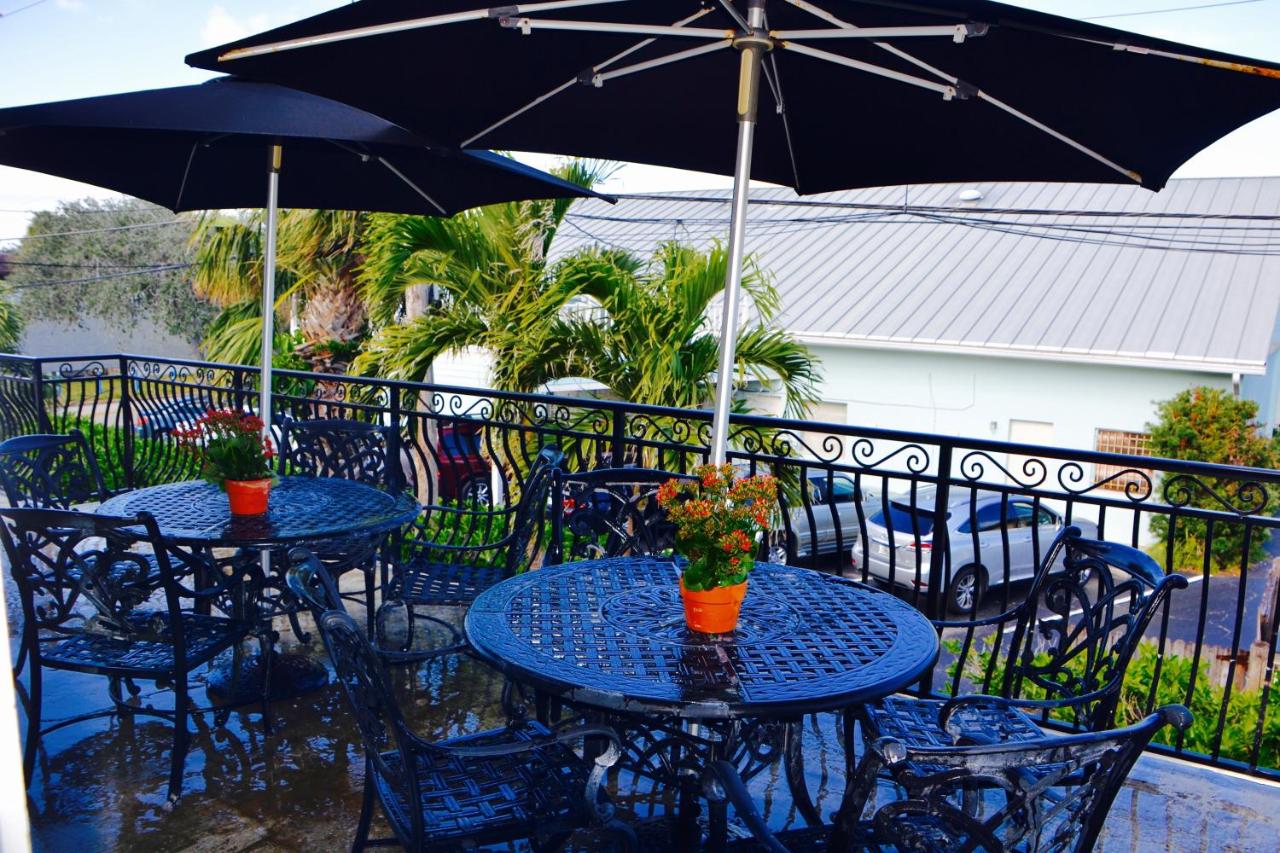 | Sea Turtle Inn