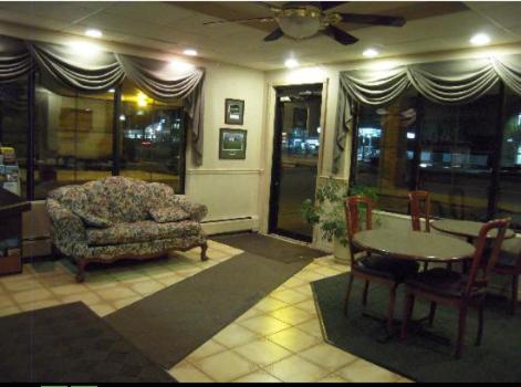 | Golden Circle Inn and Suites