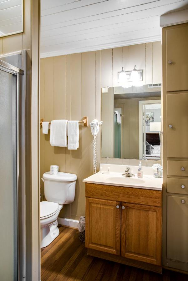 | Cliff Dwellers Inn