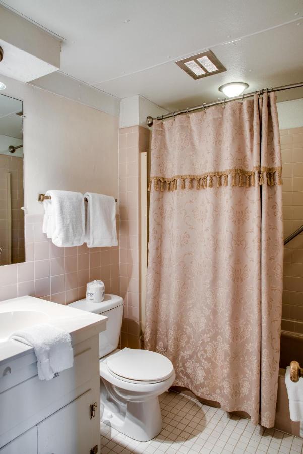 | Cliff Dwellers Inn