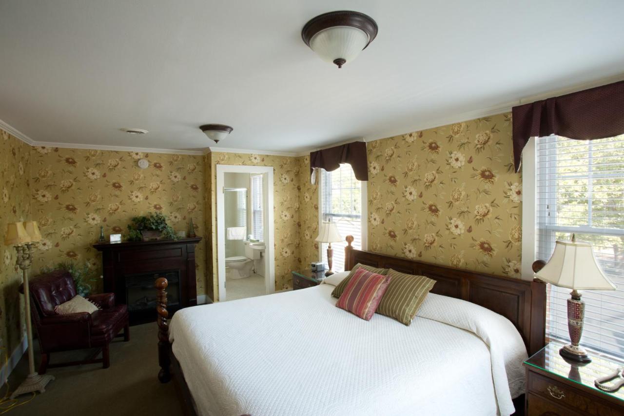 | Maplewood Hotel