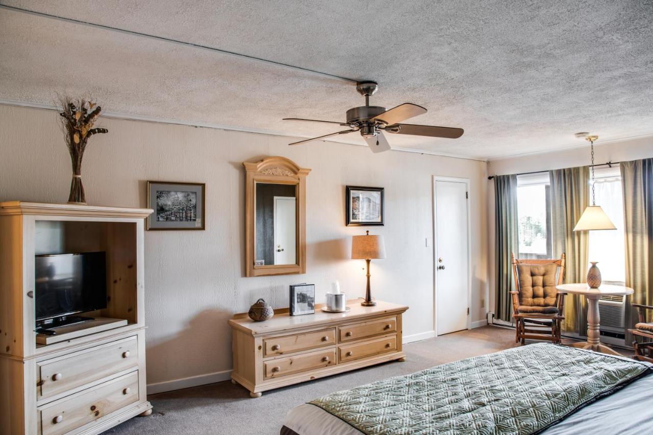 | Cliff Dwellers Inn