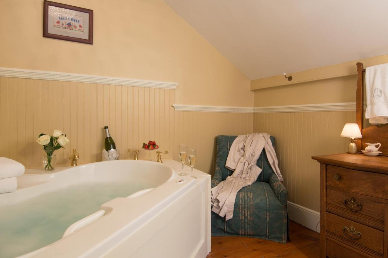 | Caldwell House Bed and Breakfast