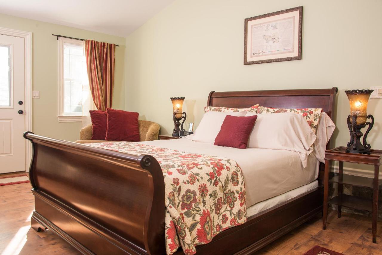 | Caldwell House Bed and Breakfast