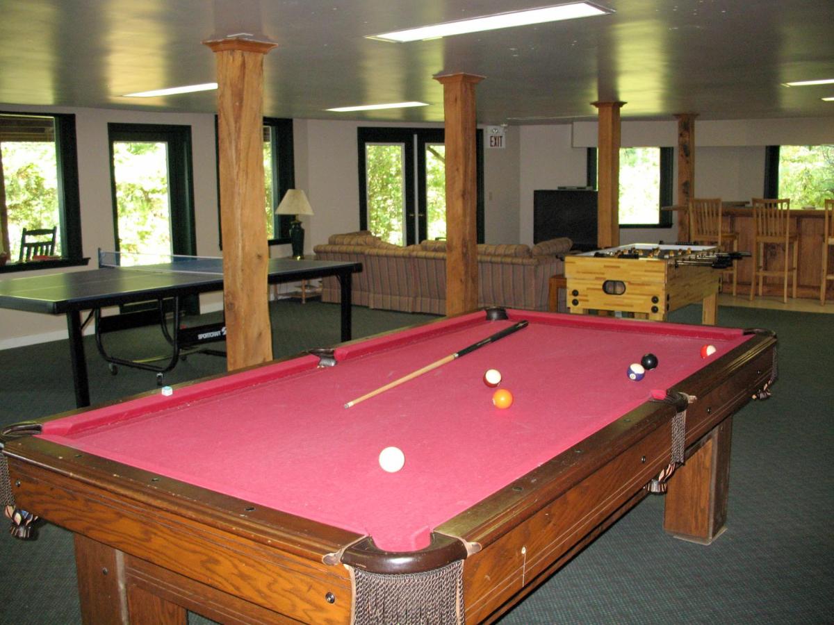 | Highland Lake Inn & Resort - Flat Rock