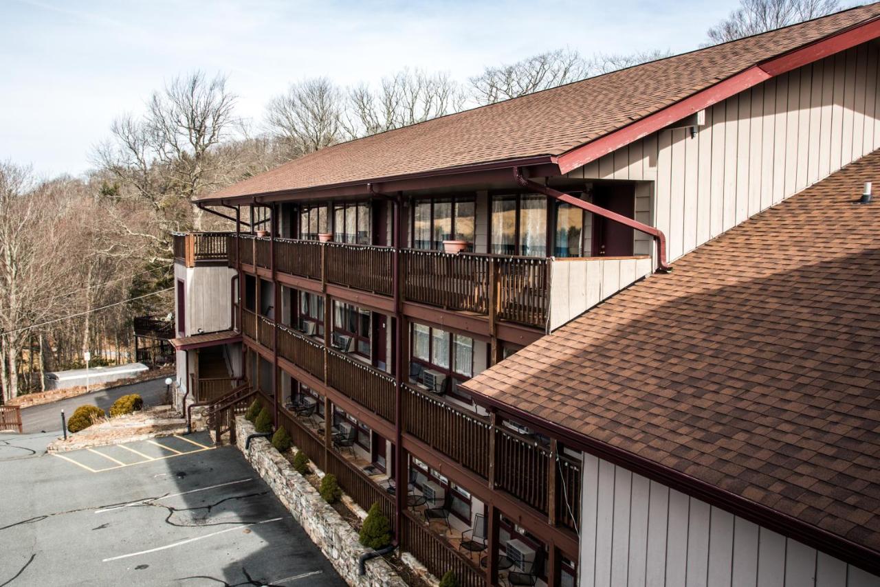 | Cliff Dwellers Inn