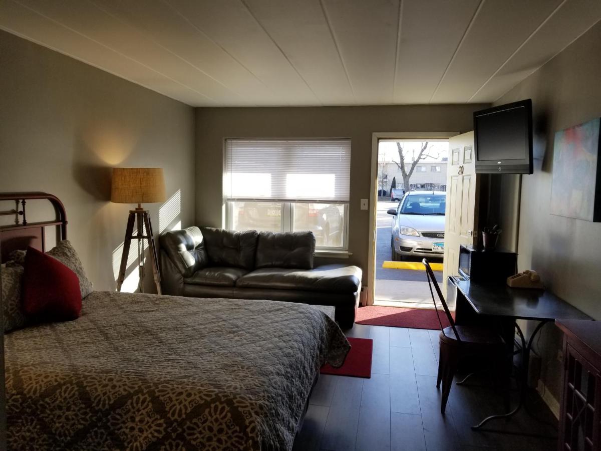 | Gateway Inn