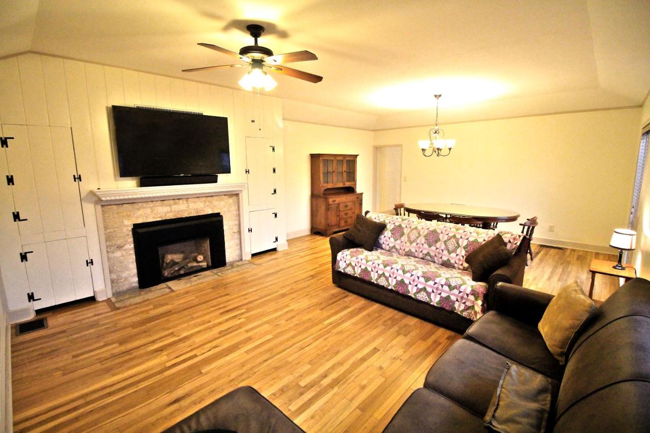 | Peach Tree Inn & Suites