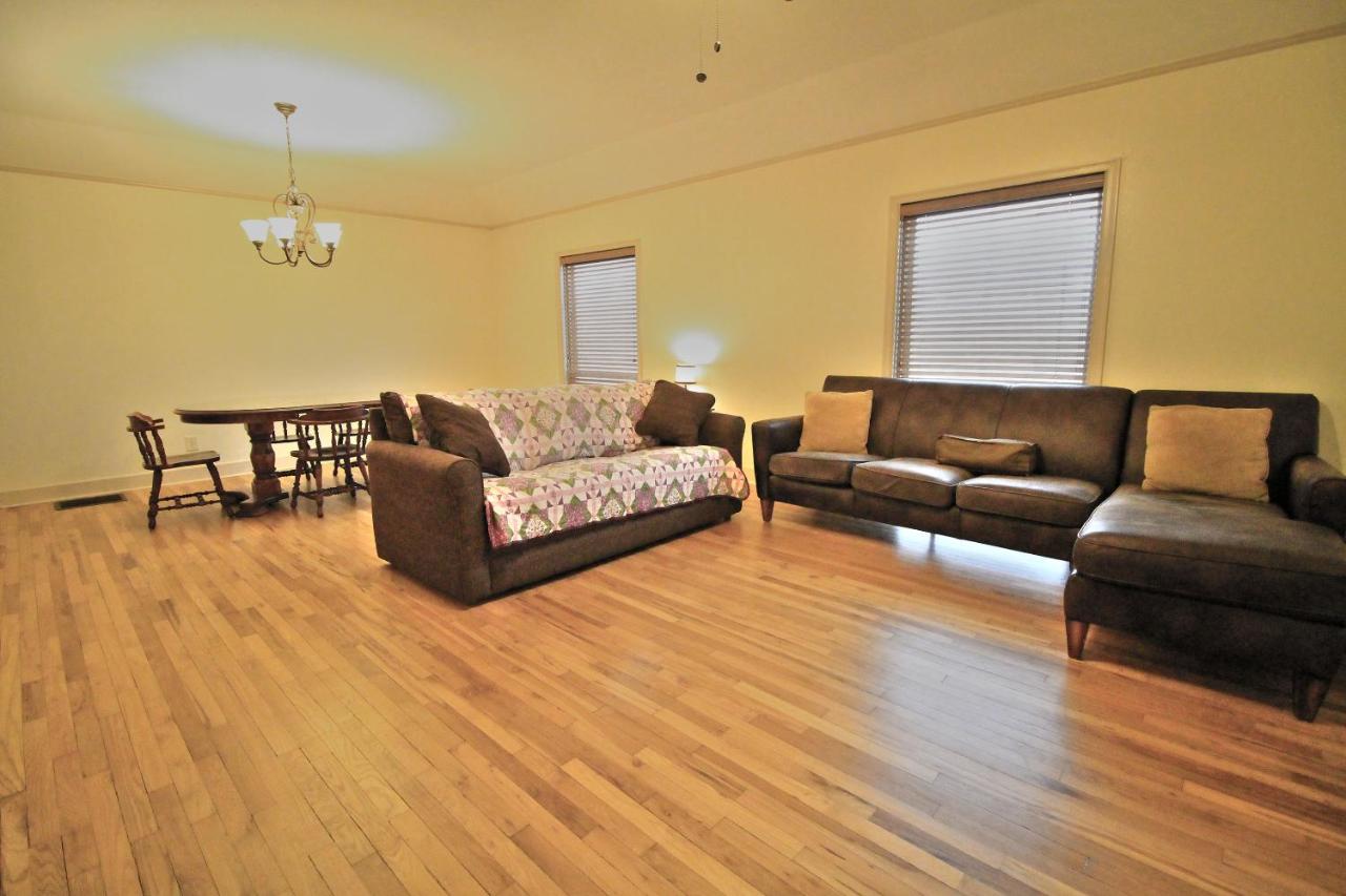| Peach Tree Inn & Suites