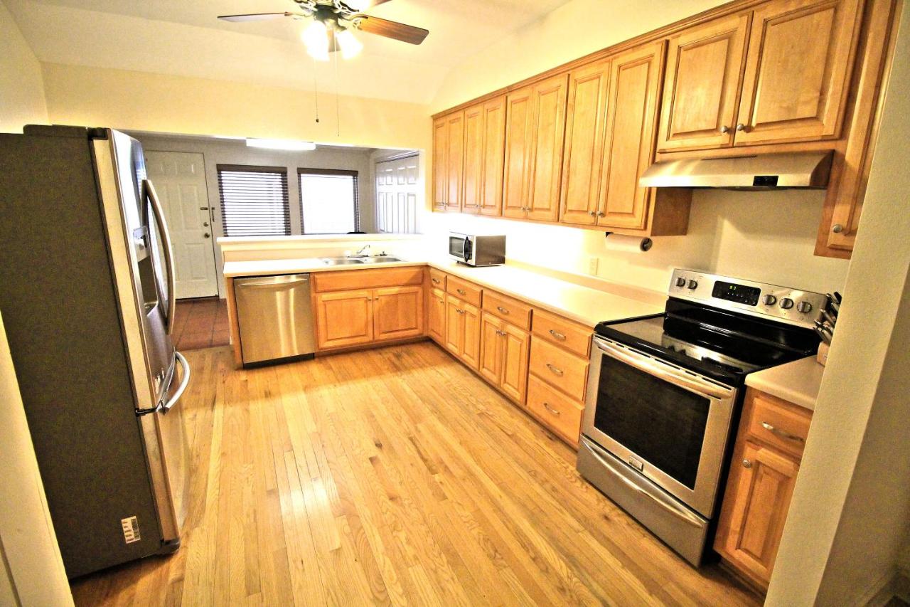 | Peach Tree Inn & Suites
