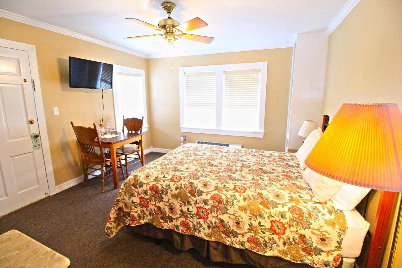 | Peach Tree Inn & Suites