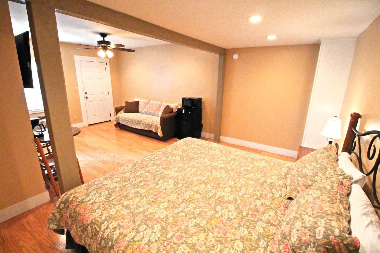 | Peach Tree Inn & Suites