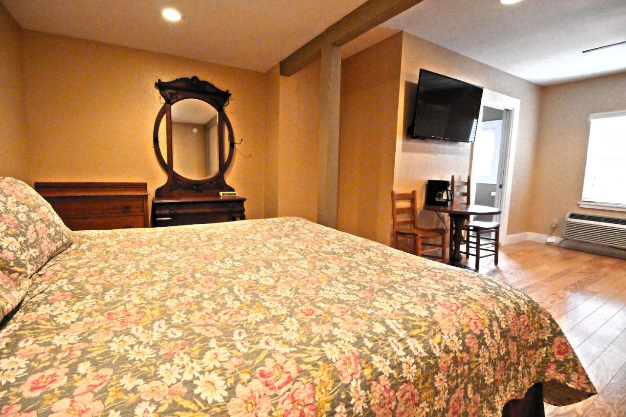 | Peach Tree Inn & Suites