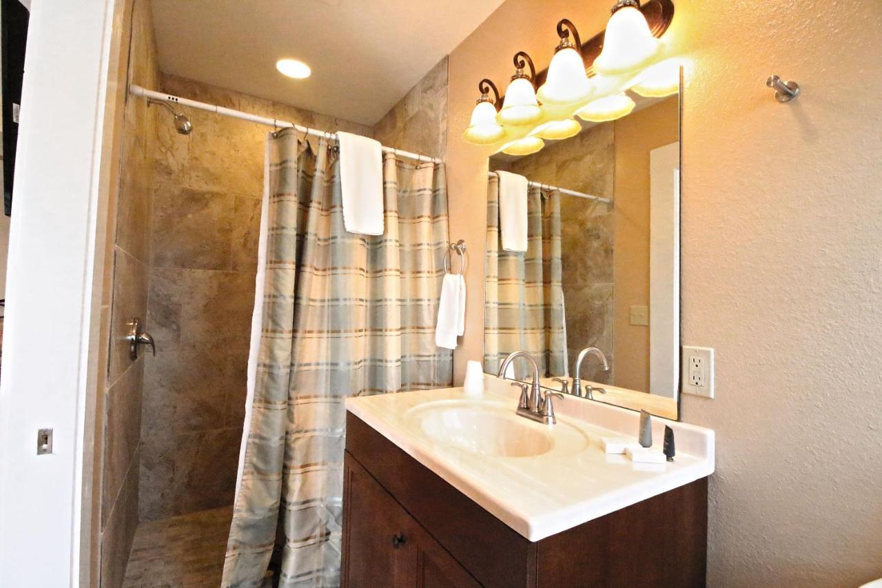 | Peach Tree Inn & Suites