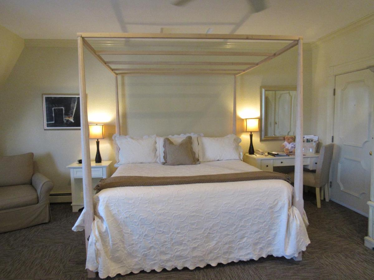 Queen Suite with Spa Bath at Carter House Inns