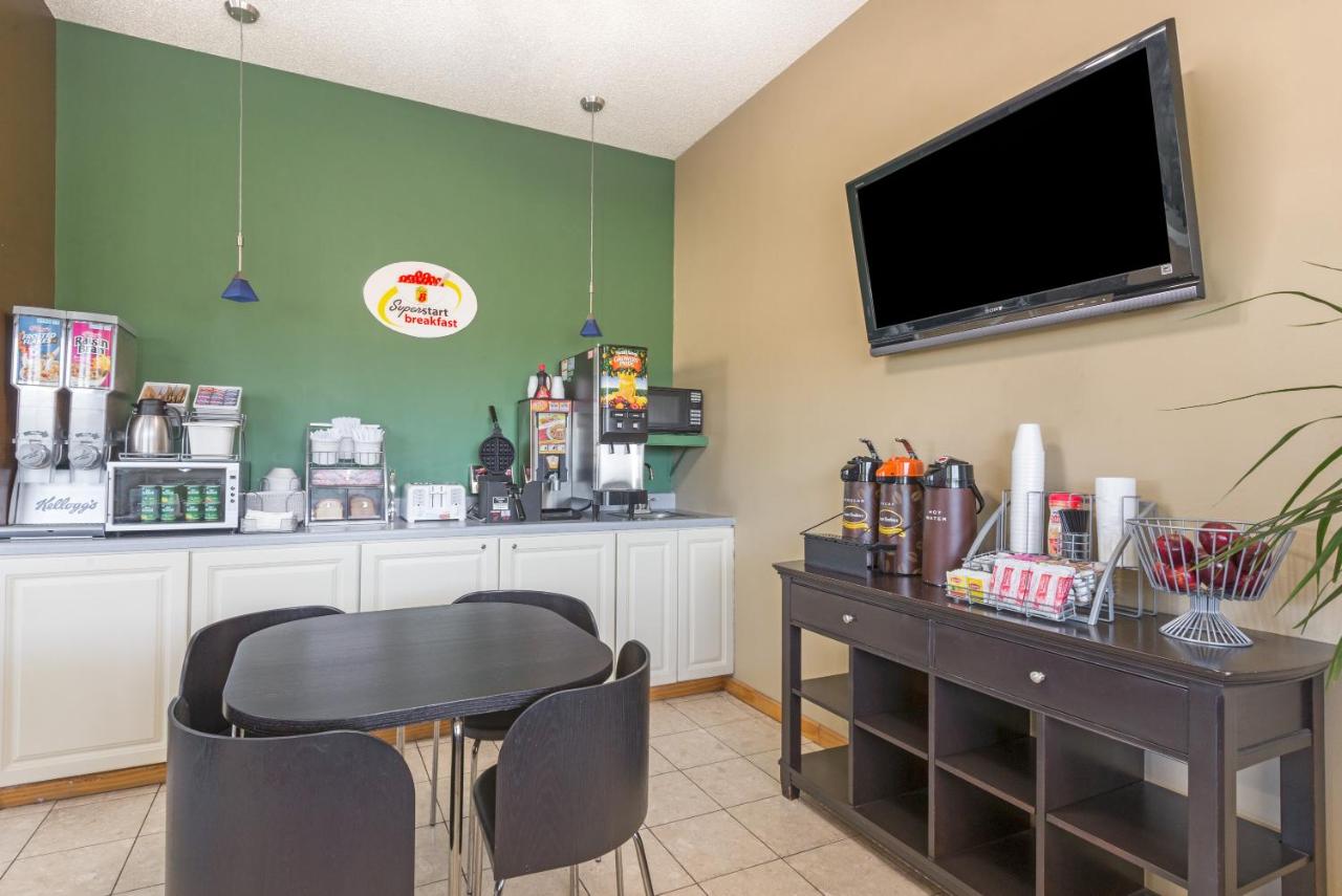 | Super 8 by Wyndham Greencastle