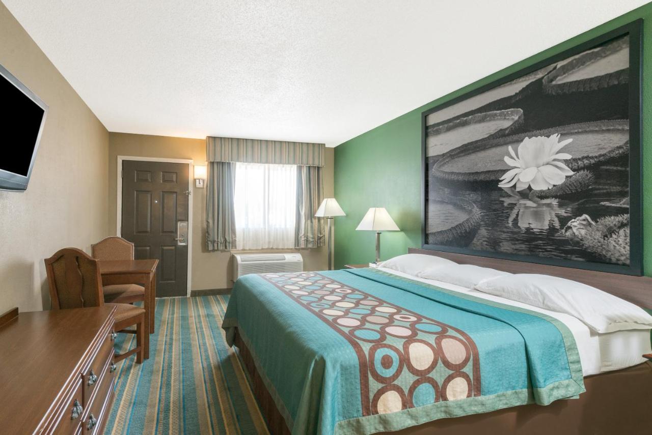 | Super 8 by Wyndham Greencastle
