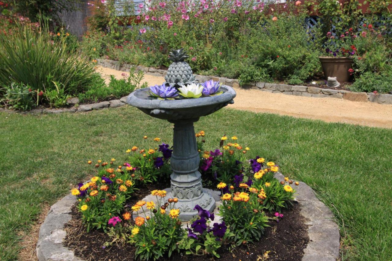 | Olallieberry Inn Bed and Breakfast
