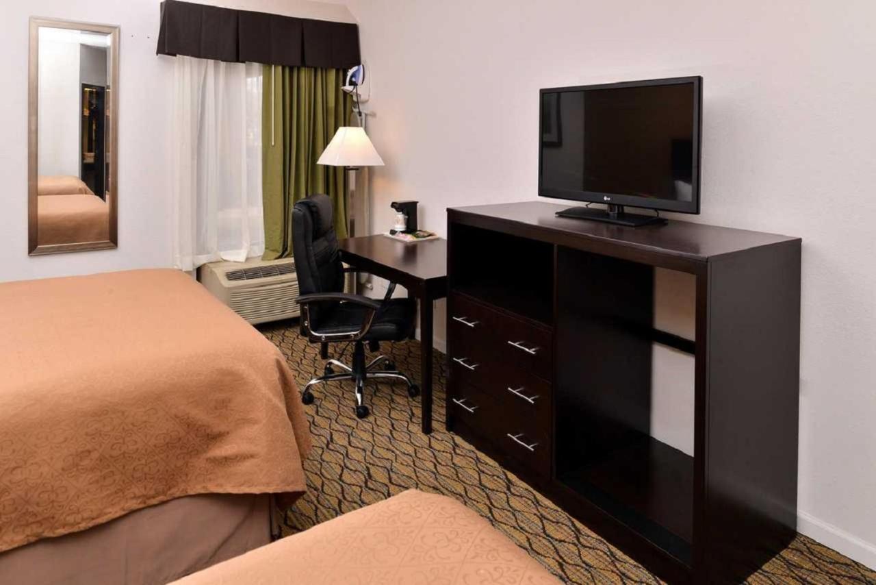 Queen Room with Two Queen Beds at Quality Inn & Suites Matteson near I-57