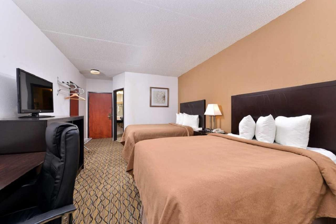Queen Room with Two Queen Beds at Quality Inn & Suites Matteson near I-57