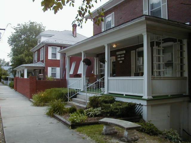 | Maria's Garden & Inn
