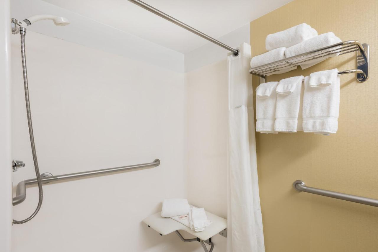 Double Room with Two Double Beds - Mobility Access/Non-Smoking at Ramada Plaza by Wyndham Portland