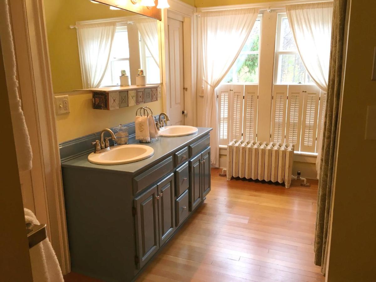  | DreamHouse Country Inn