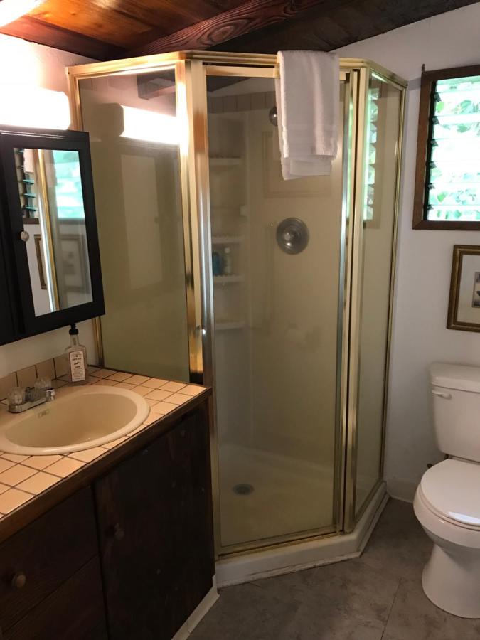 | Hale Maluhia Country Inn