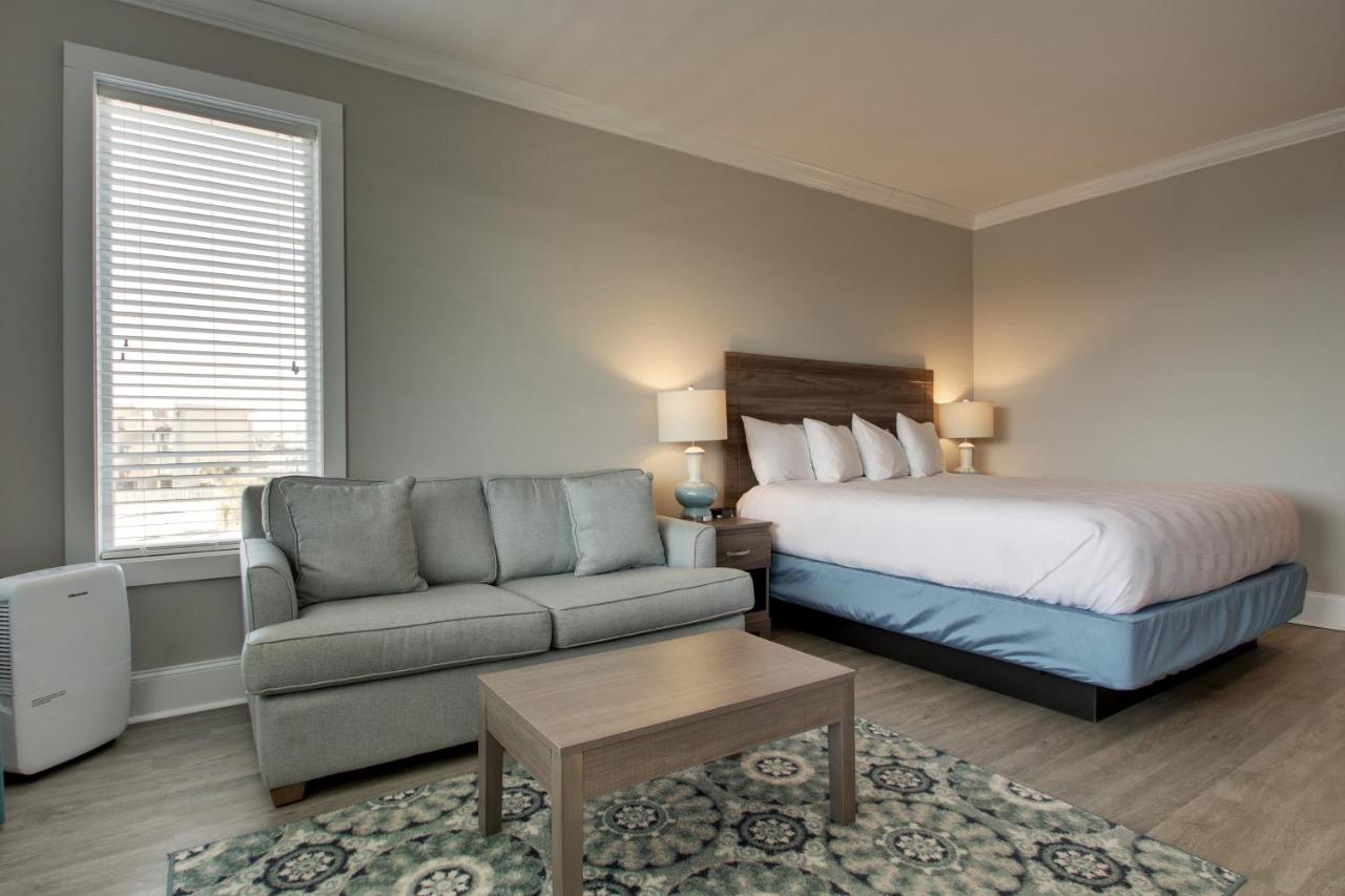 | Islander Hotel & Resort