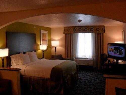 Standard Double Room at Holiday Inn Express and Suites Urbandale by IHG