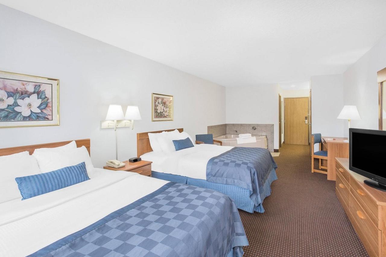 | Ramada by Wyndham Hancock Waterfront