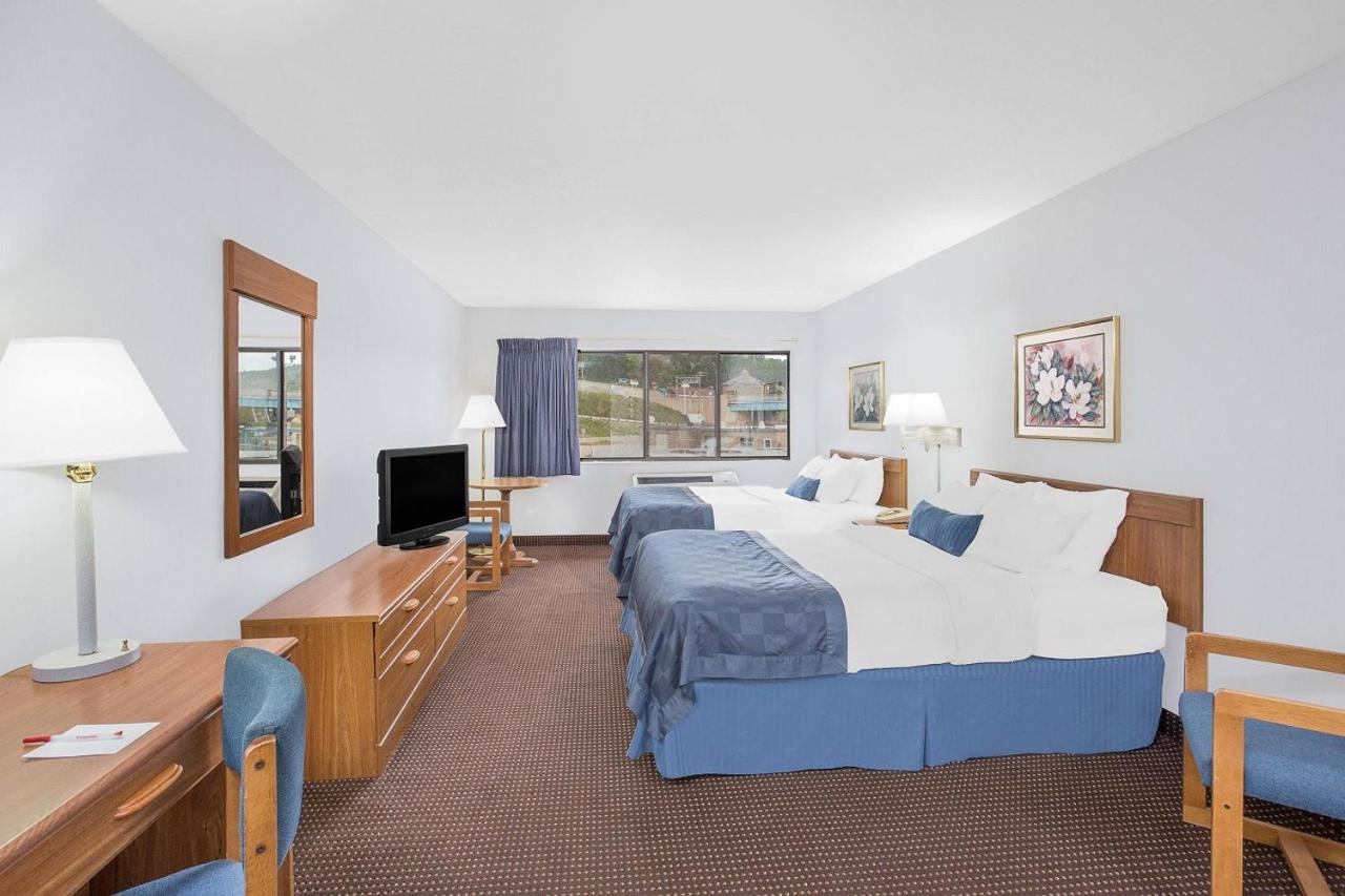 | Ramada by Wyndham Hancock Waterfront