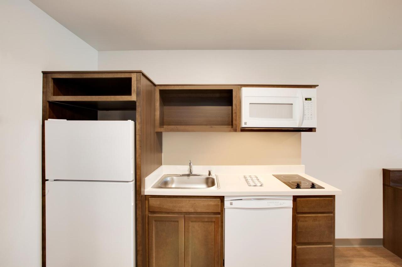 Queen Suite at WoodSpring Suites Houston 288 South Medical Center