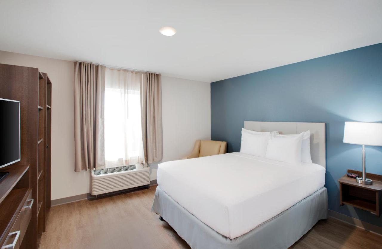 Queen Suite at WoodSpring Suites Houston 288 South Medical Center