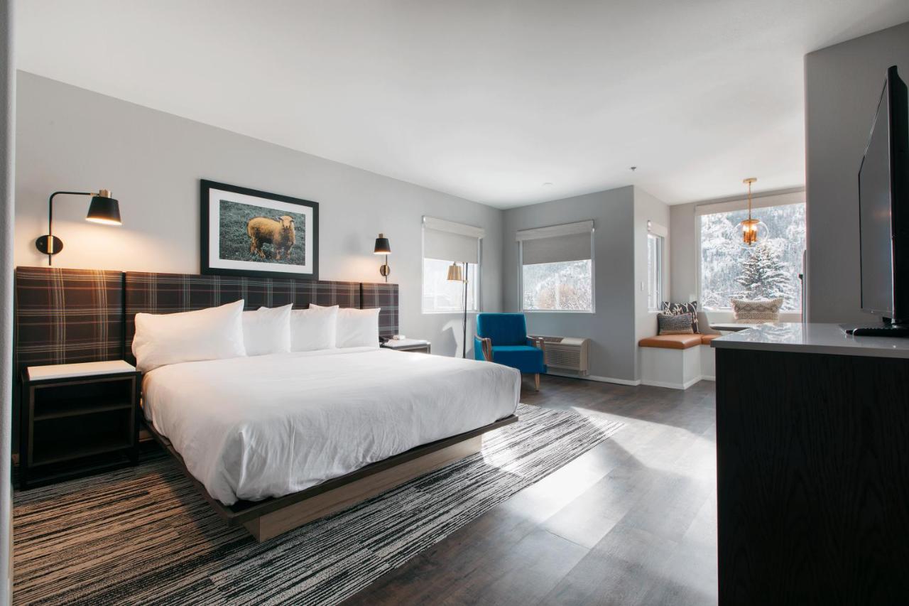 Deluxe King Room at Hotel Ketchum